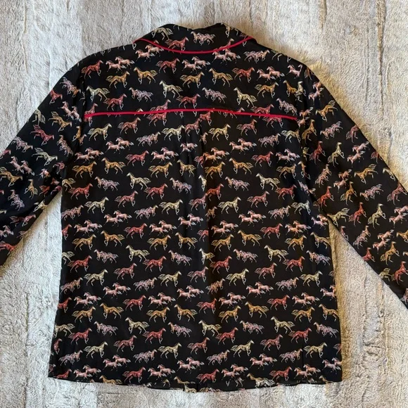 NWT Alice + Olivia Horse-Print Willa Placket Top With Piping in Rodeo Black Sz.M - Picture 6 of 16